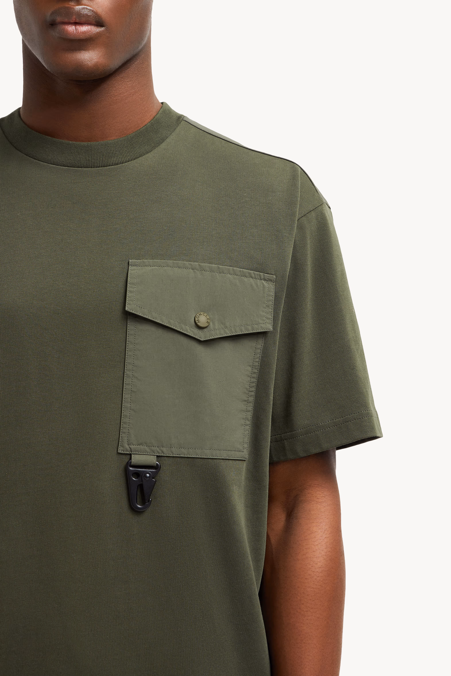 Camiseta de algodón con bolsillo Hombre Verde Oliva Moncler 6